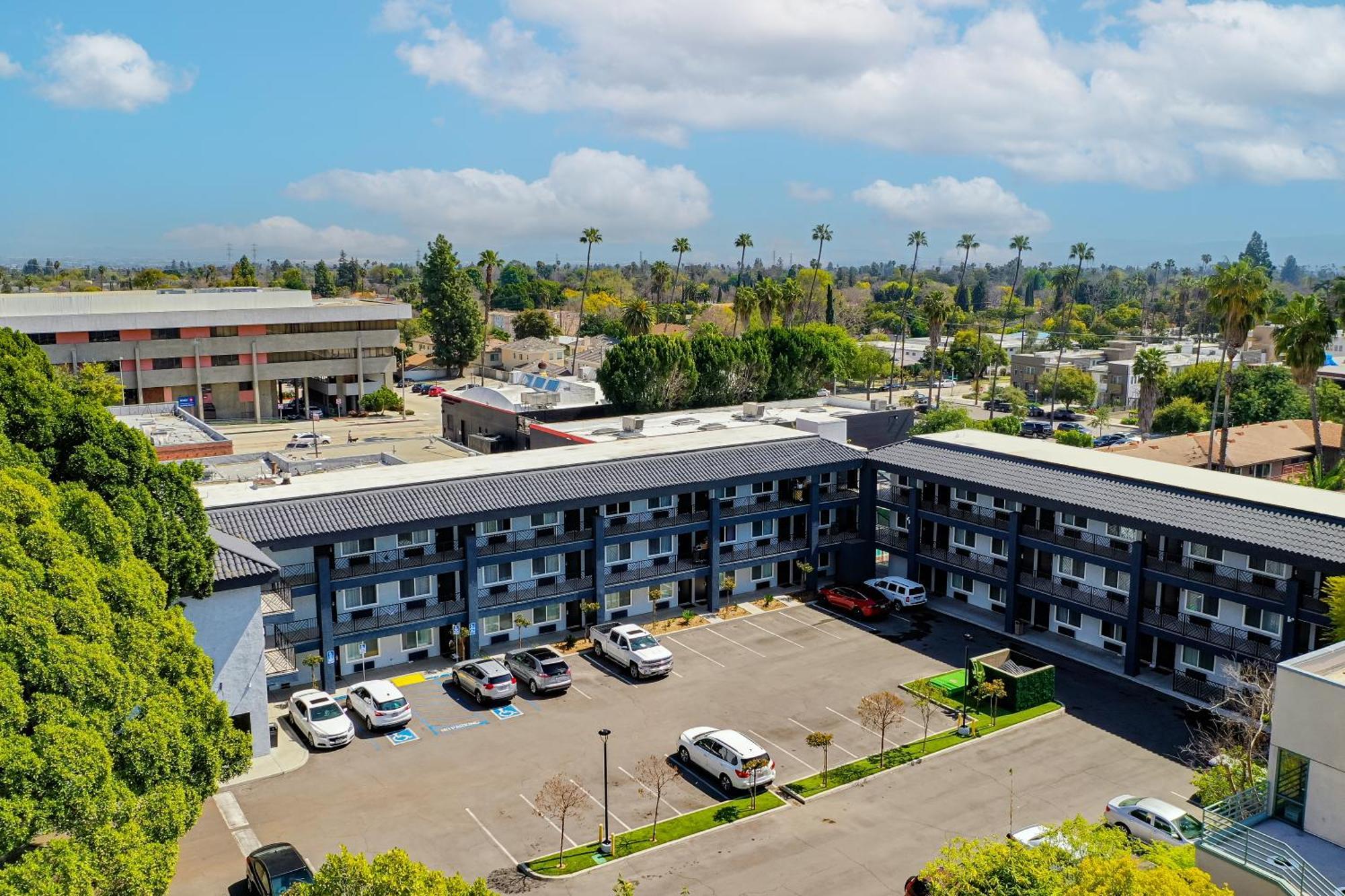 Hyland Inn Near Pasadena Civic Center Exterior photo