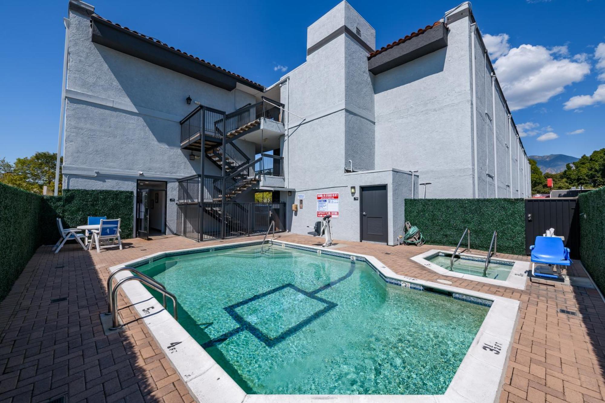 Hyland Inn Near Pasadena Civic Center Exterior photo
